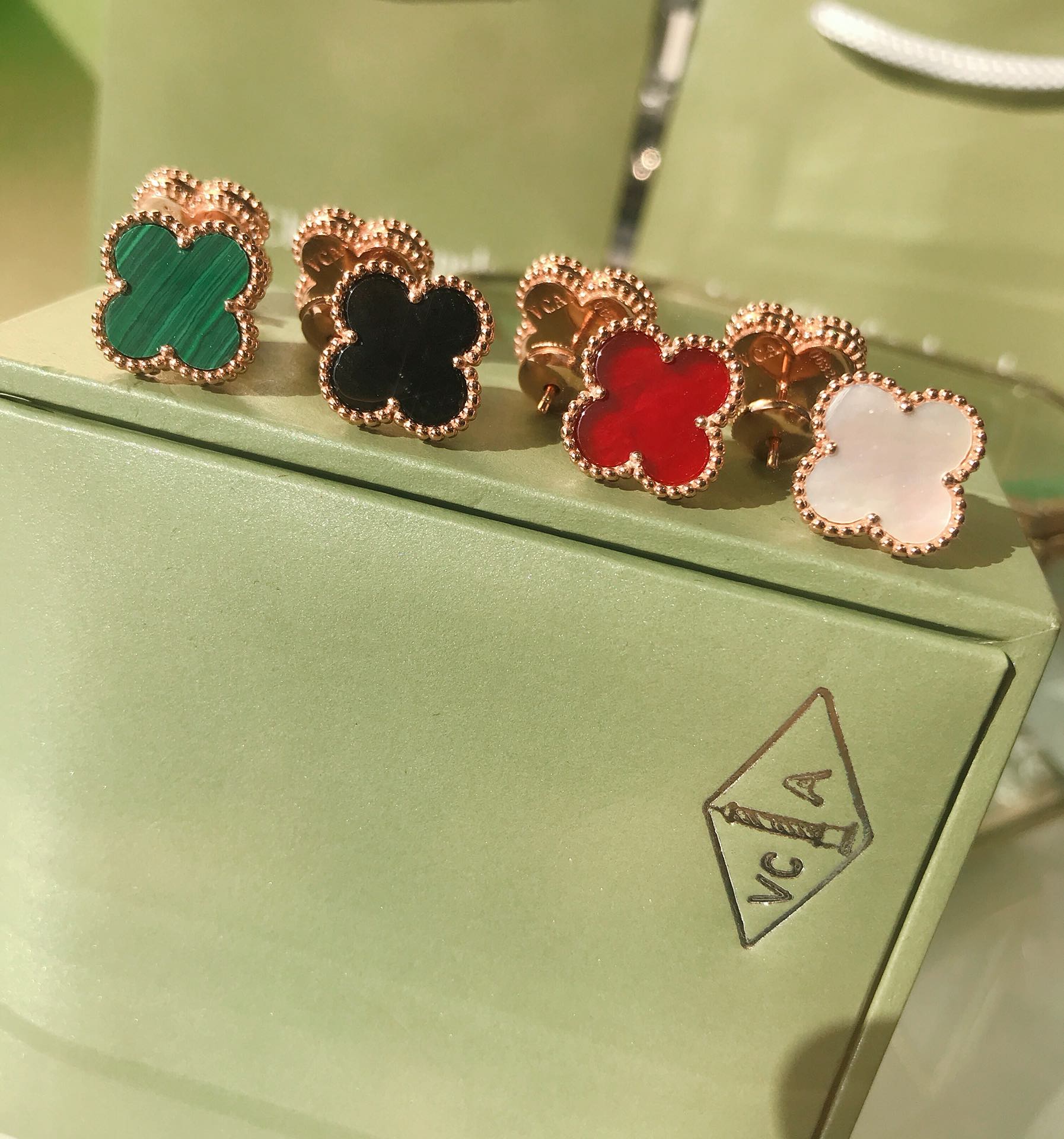 Sweet Alhambra 1 Motif Studs Collections