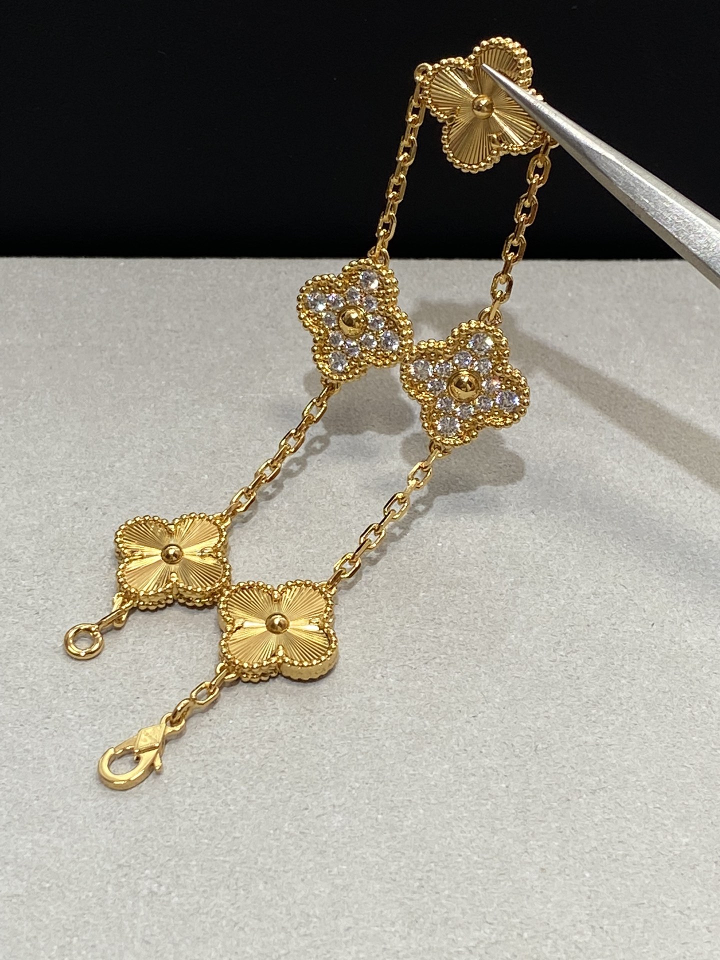 1.Alhambra Laser 5 motifs Bracelet with Diamonds