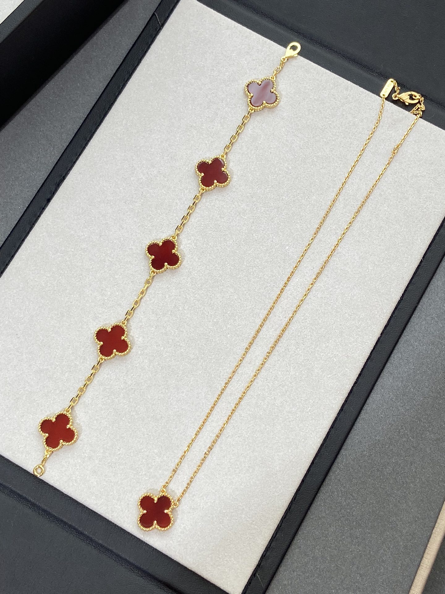 1.Alhambra Red Carnelian 5 motifs Bracelet