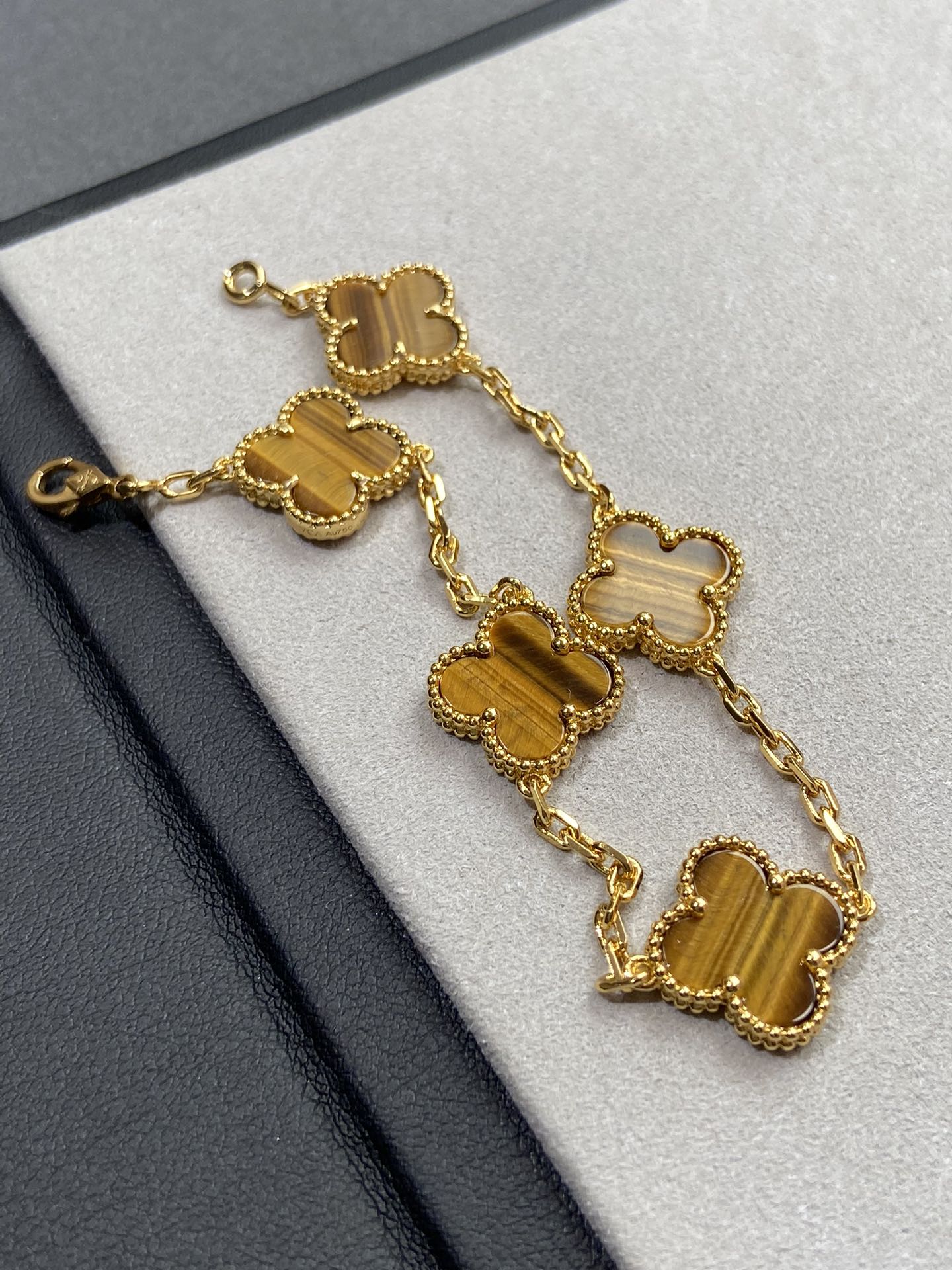 1.Alhambra Eye Tiger 5 motifs Bracelet