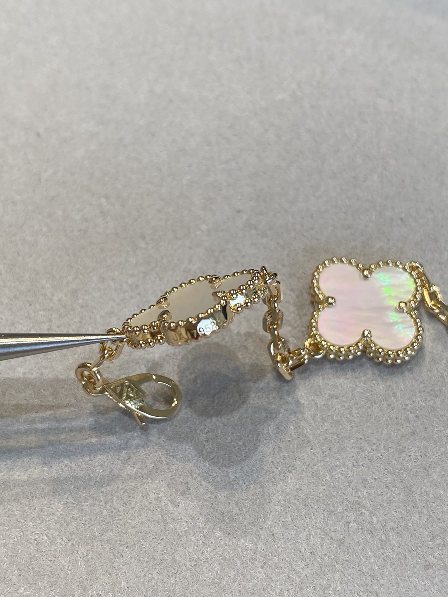 1.Alhambra Mother-of-pearl 5 motifs Bracelet