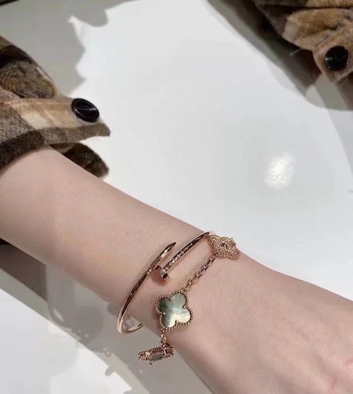 1.Alhambra Grey Mother-of-pearl 5 motifs Bracelet