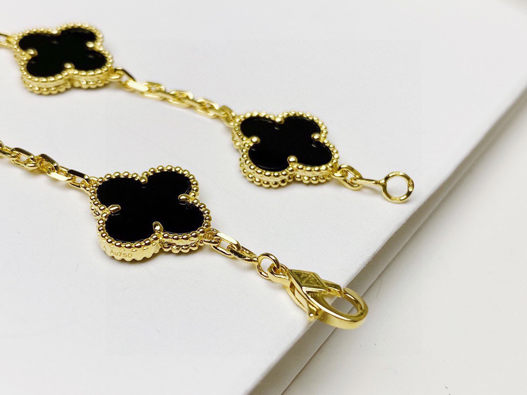 1.Alhambra Black Onyx 5 motifs Bracelet