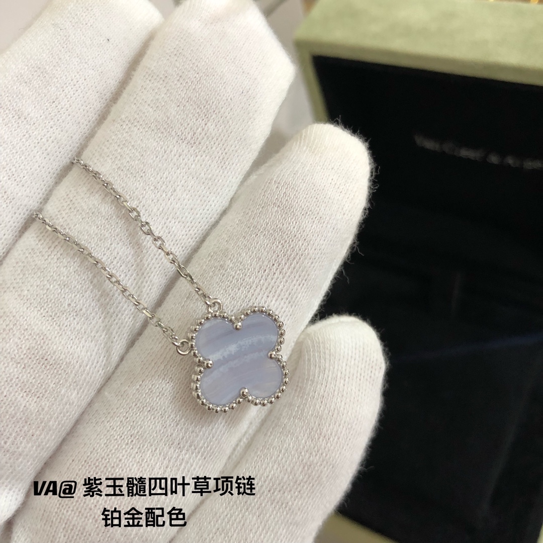 Alhambra Chalcedony 1 motif Necklace