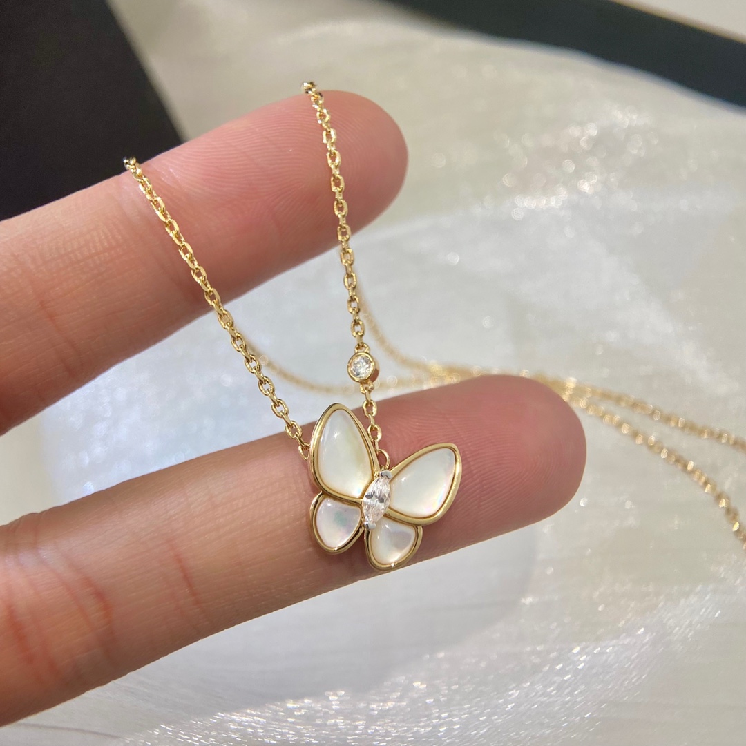 Two Butterfly Mother-of-pearl pendant Necklace