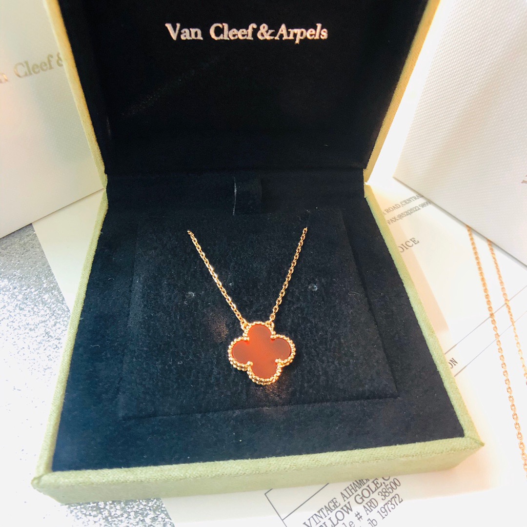 Alhambra Carnelian 1 motif Necklace