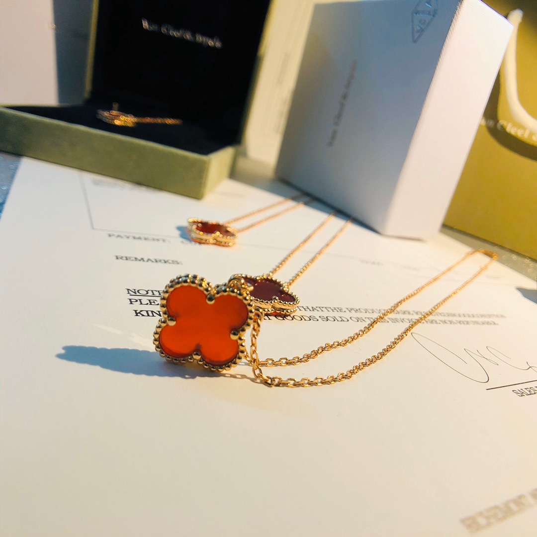 Alhambra Carnelian 1 motif Necklace