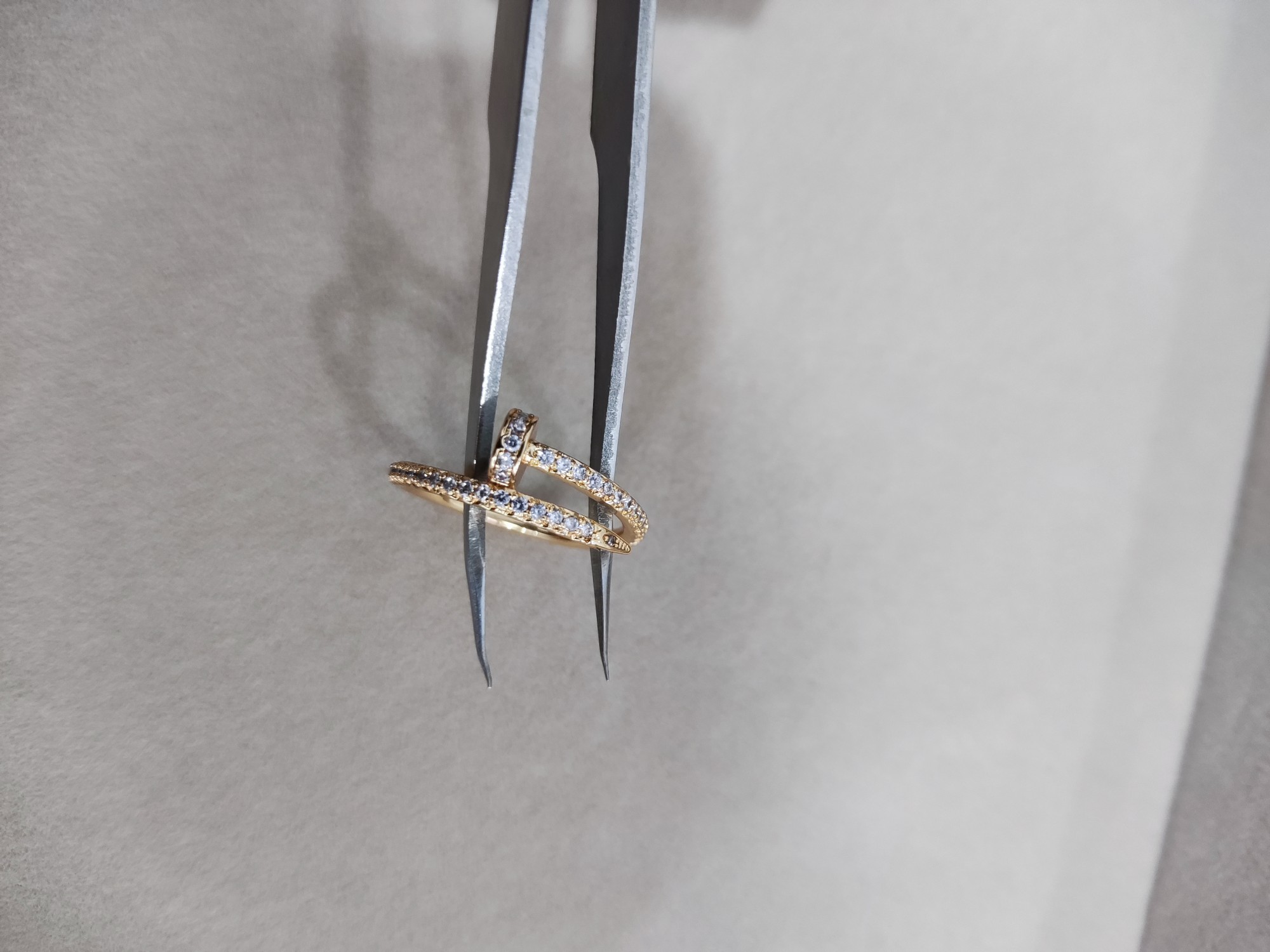 Juste un Clou Nail Ring with full diamonds