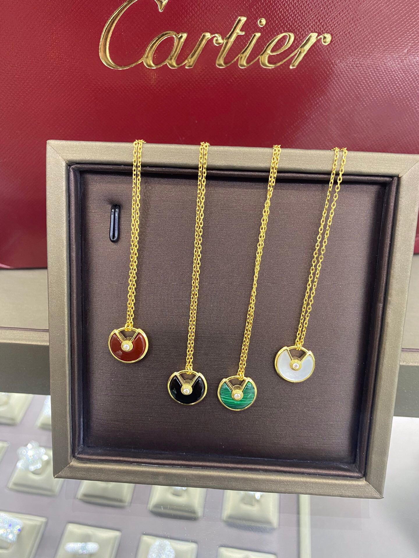 amulette de Ca*t*er necklaces