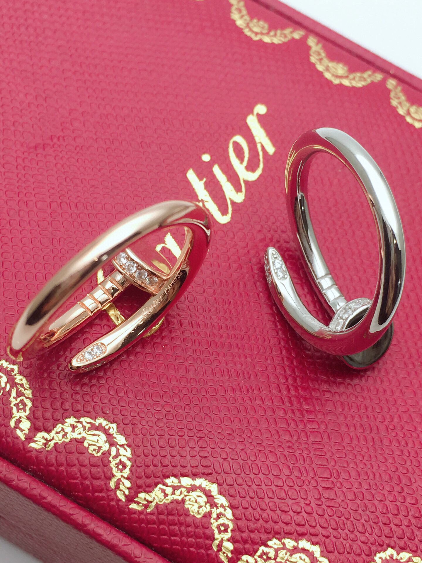 Juste un Clou Nail Ring head and tail with diamonds