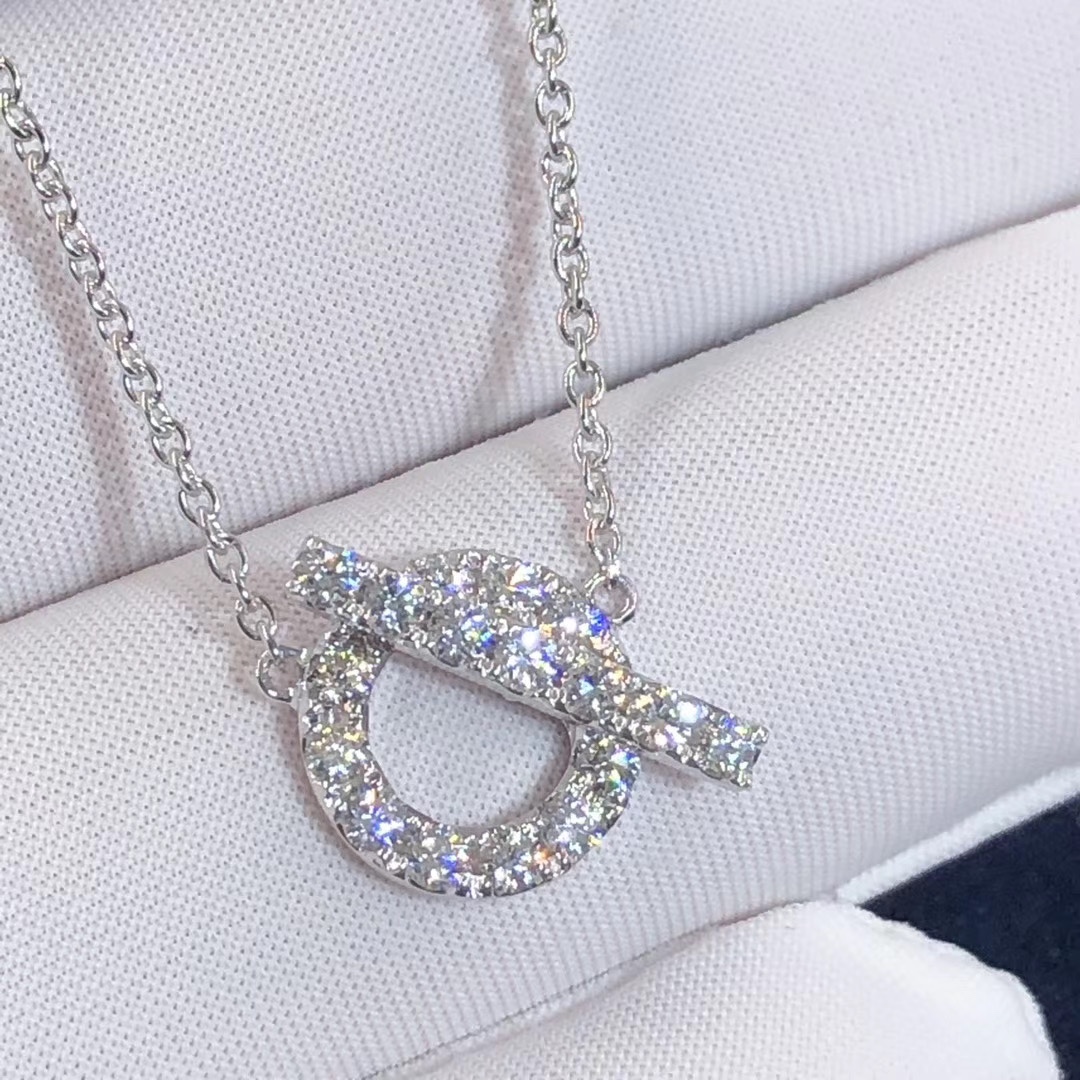 Q necklace with diamonds