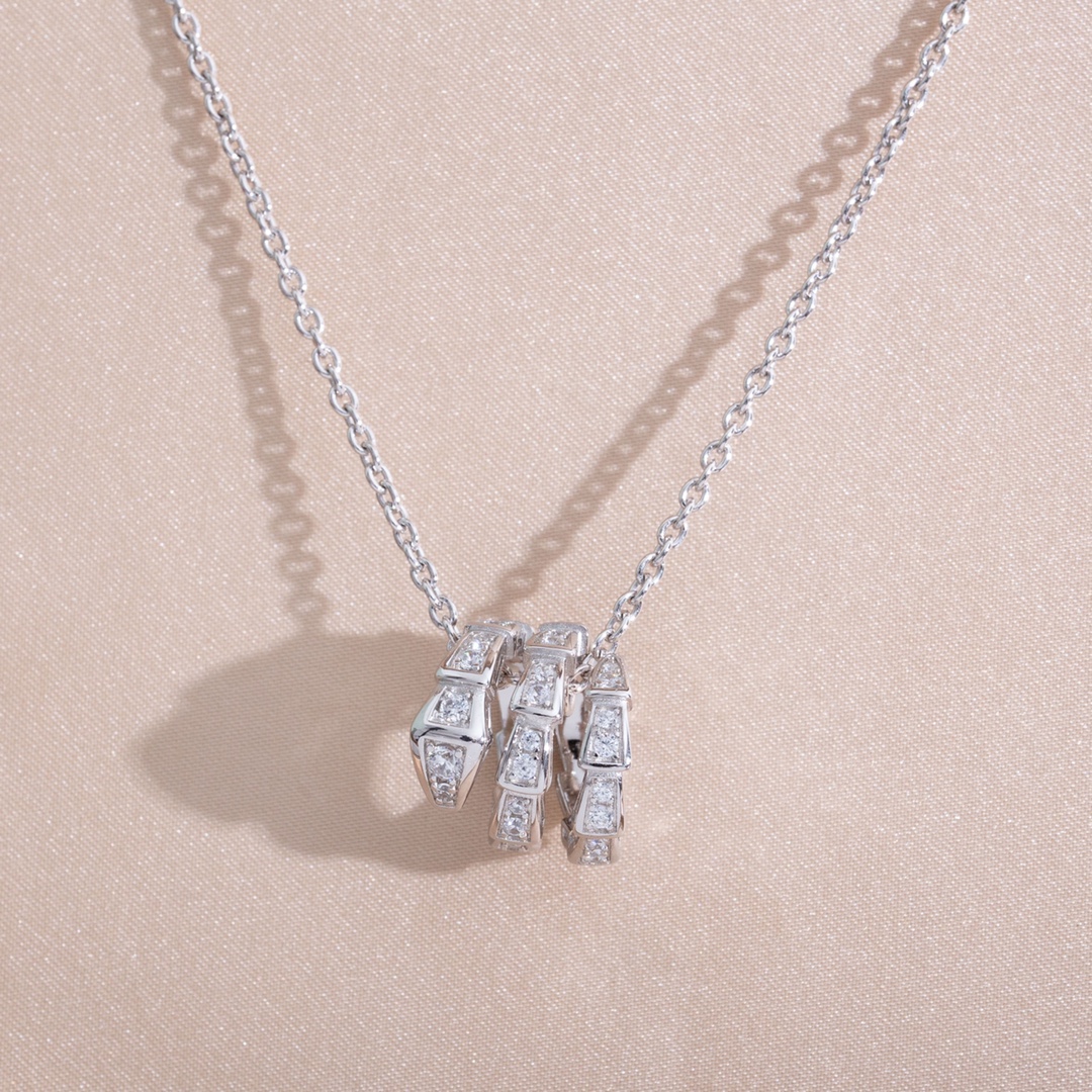 Serpenti Pendant Necklace with Full Diamonds