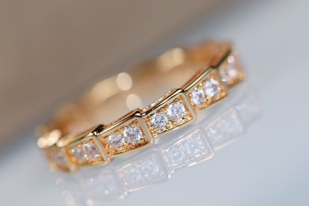 Serpenti Single Snake Shape Ring Full Diamonds