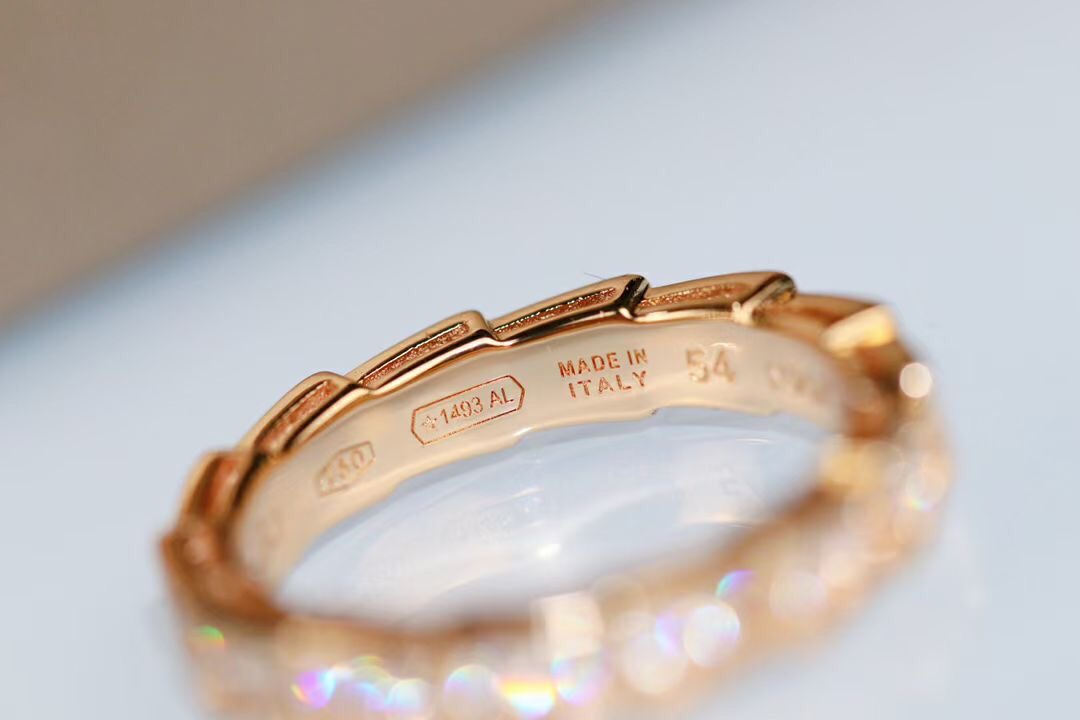 Serpenti Single Snake Shape Ring Full Diamonds