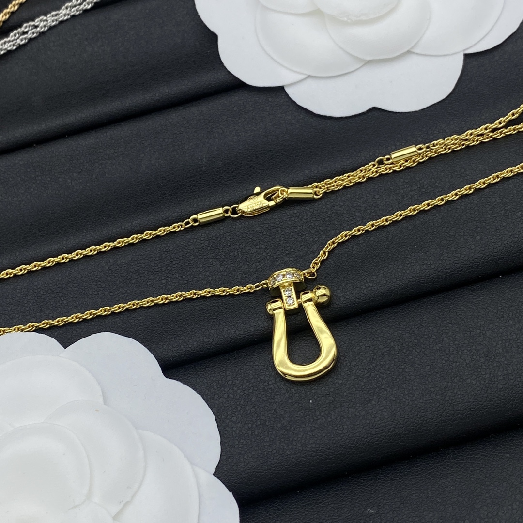 Horseshoe Pendant Necklace with diamonds