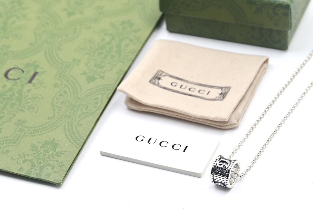 Double G Engraved Pendant Necklace