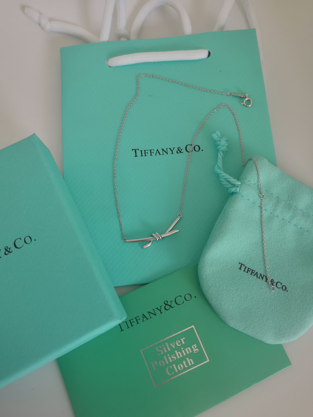Knot Necklace without Diamonds
