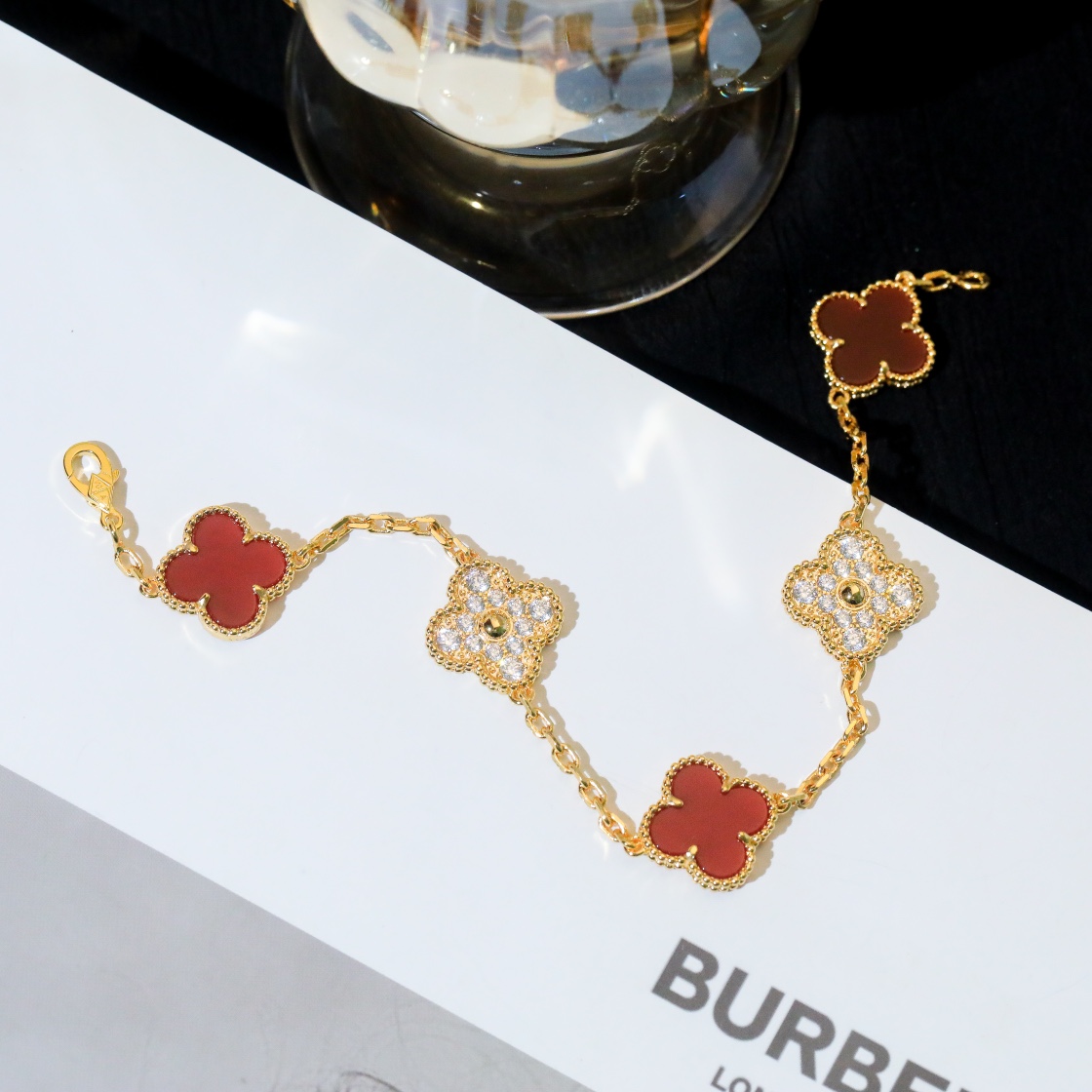 1.Alhambra Red Carnelian 5 motifs Bracelet with Diamonds