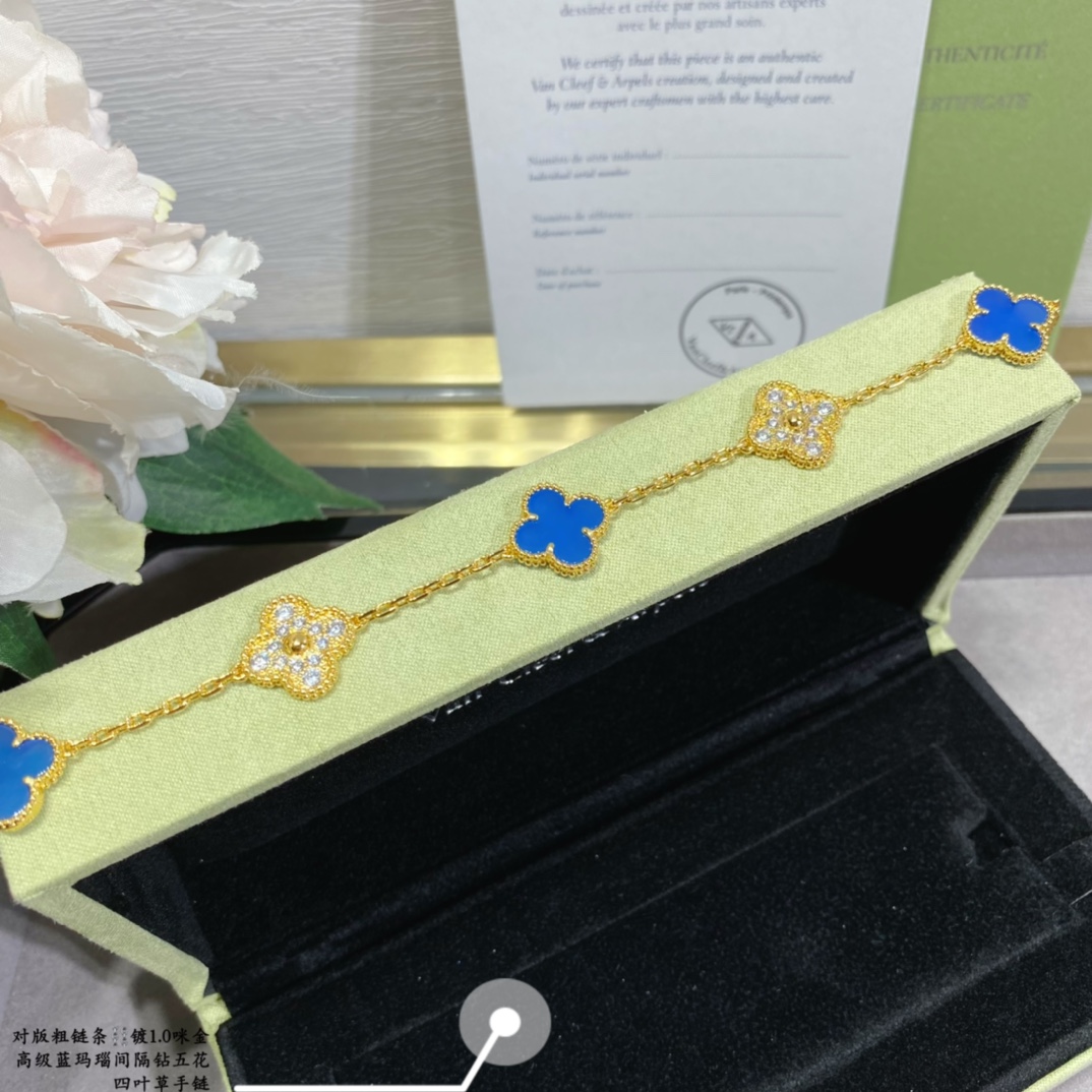 1.Alhambra Blue Agate 5 motifs Bracelet with Diamonds