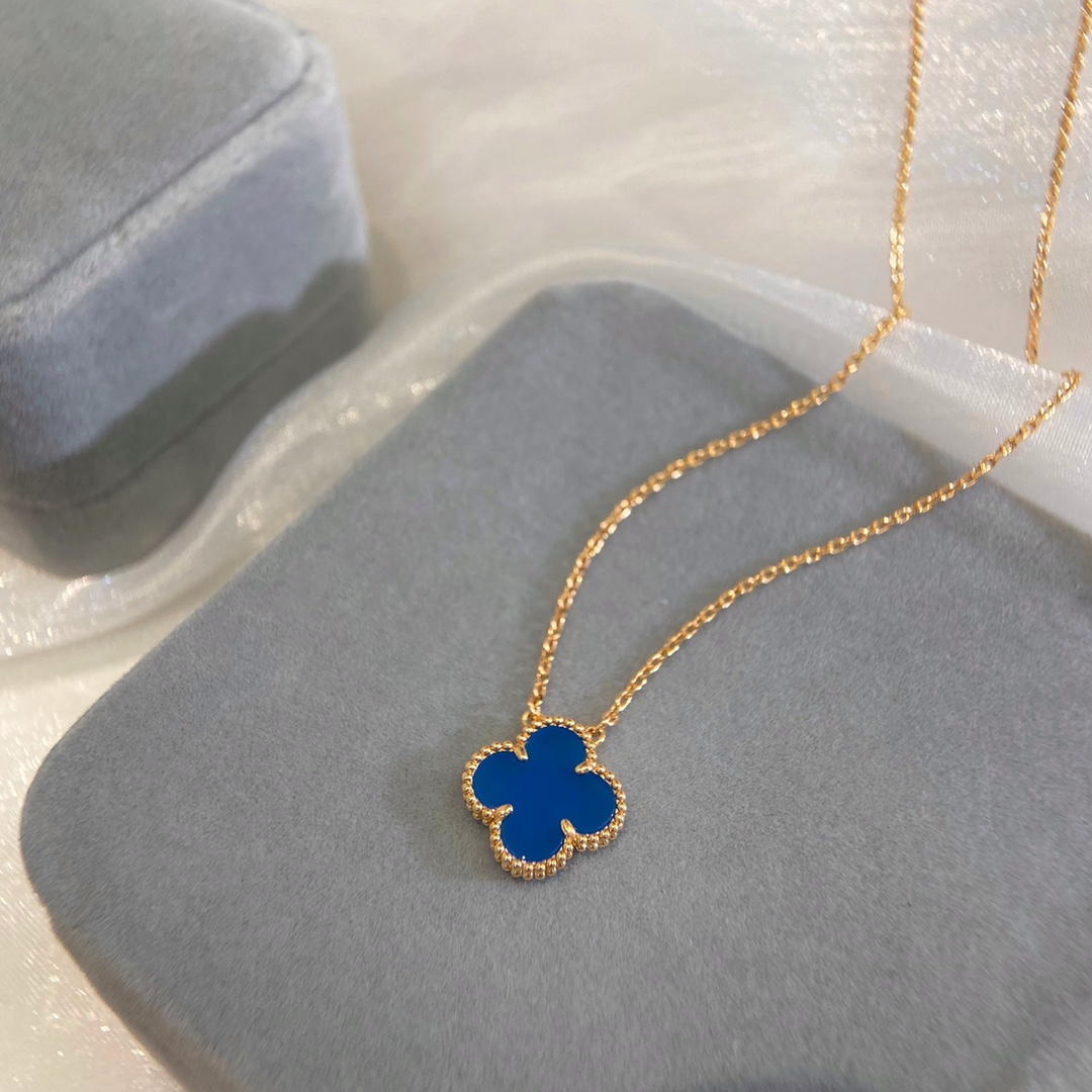 Alhambra Blue Agate 1 motif Necklace