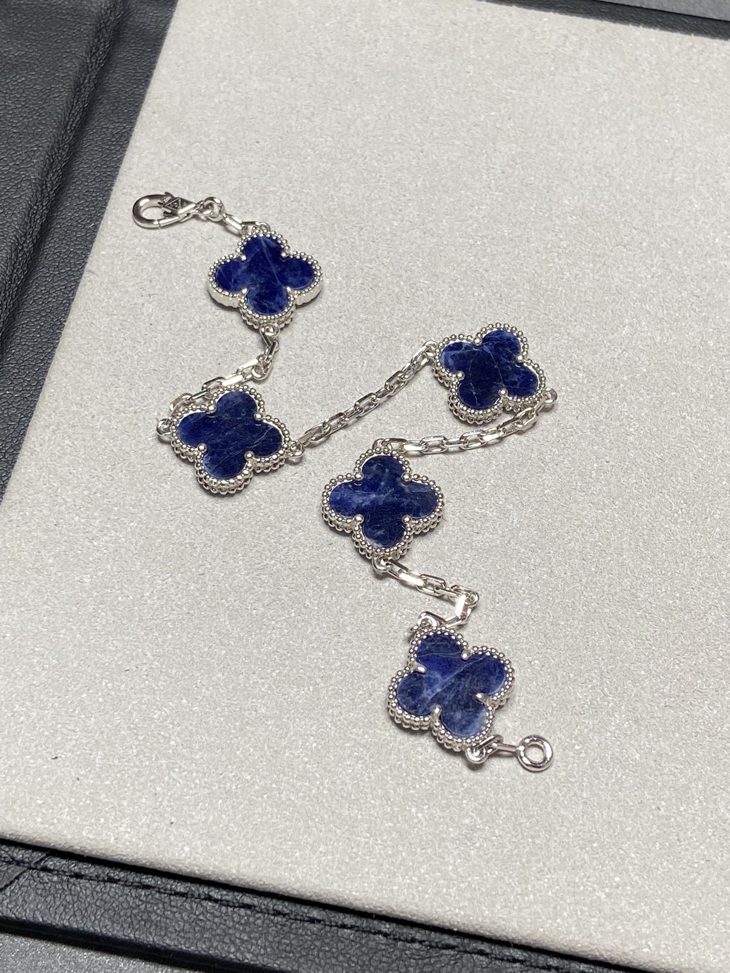 1.Alhambra Peter Stone 5 motifs Bracelet