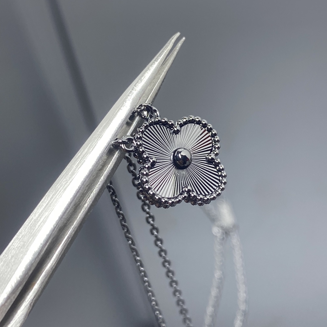 Alhambra Laser Black 1 motif Necklace