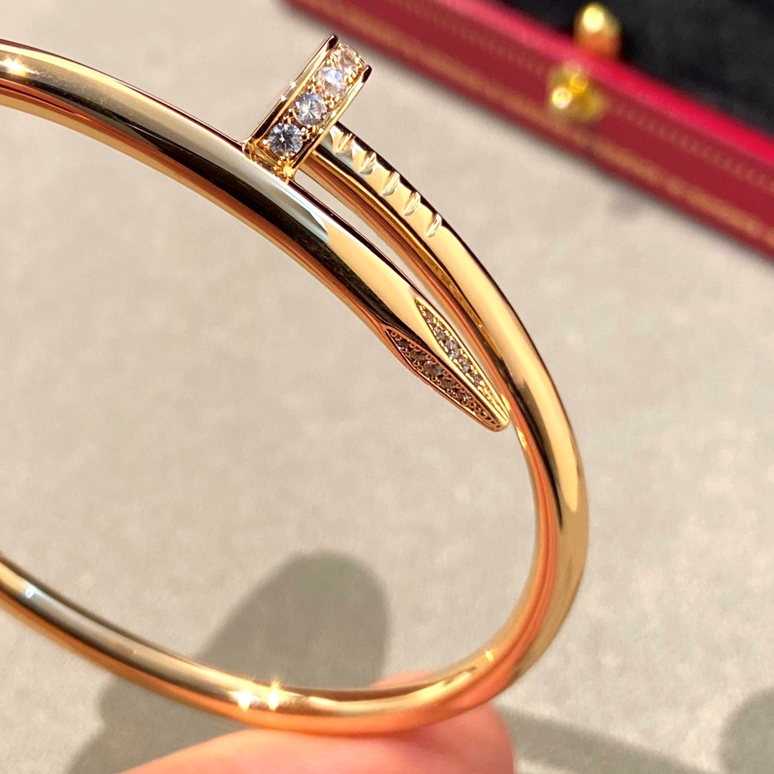 Juste un Clou Nail Bracelet head and tail with diamonds