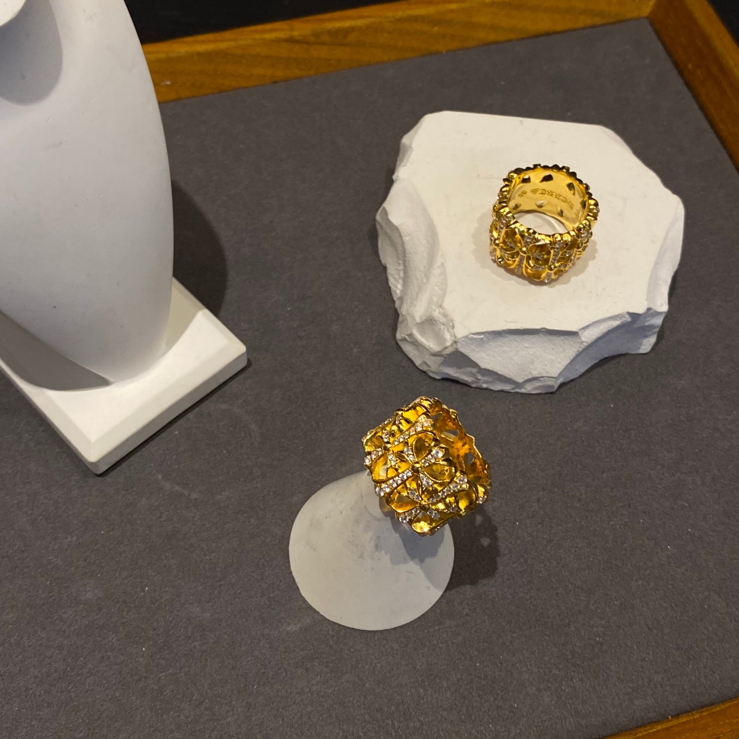 Gold Round Tomb Ring