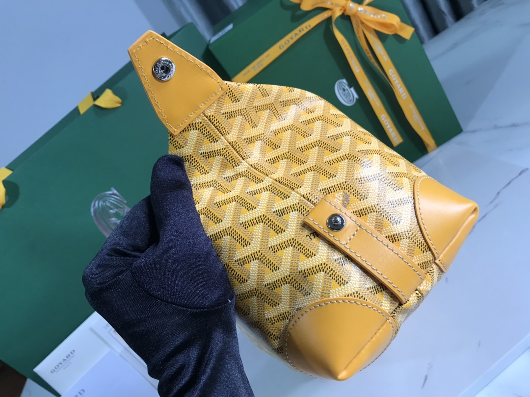 Go*ard cosmetic bag yellow