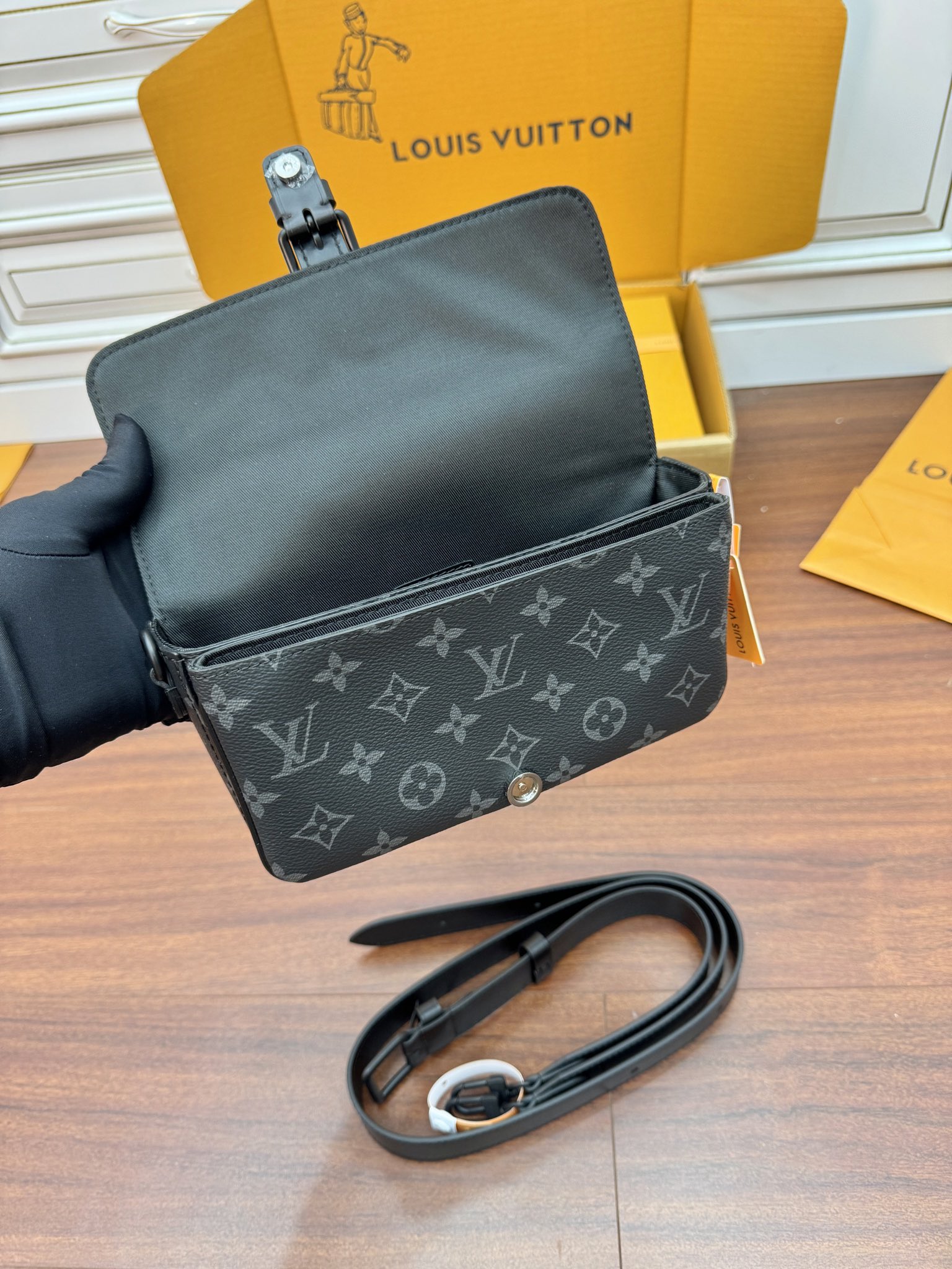 LV Bag 6