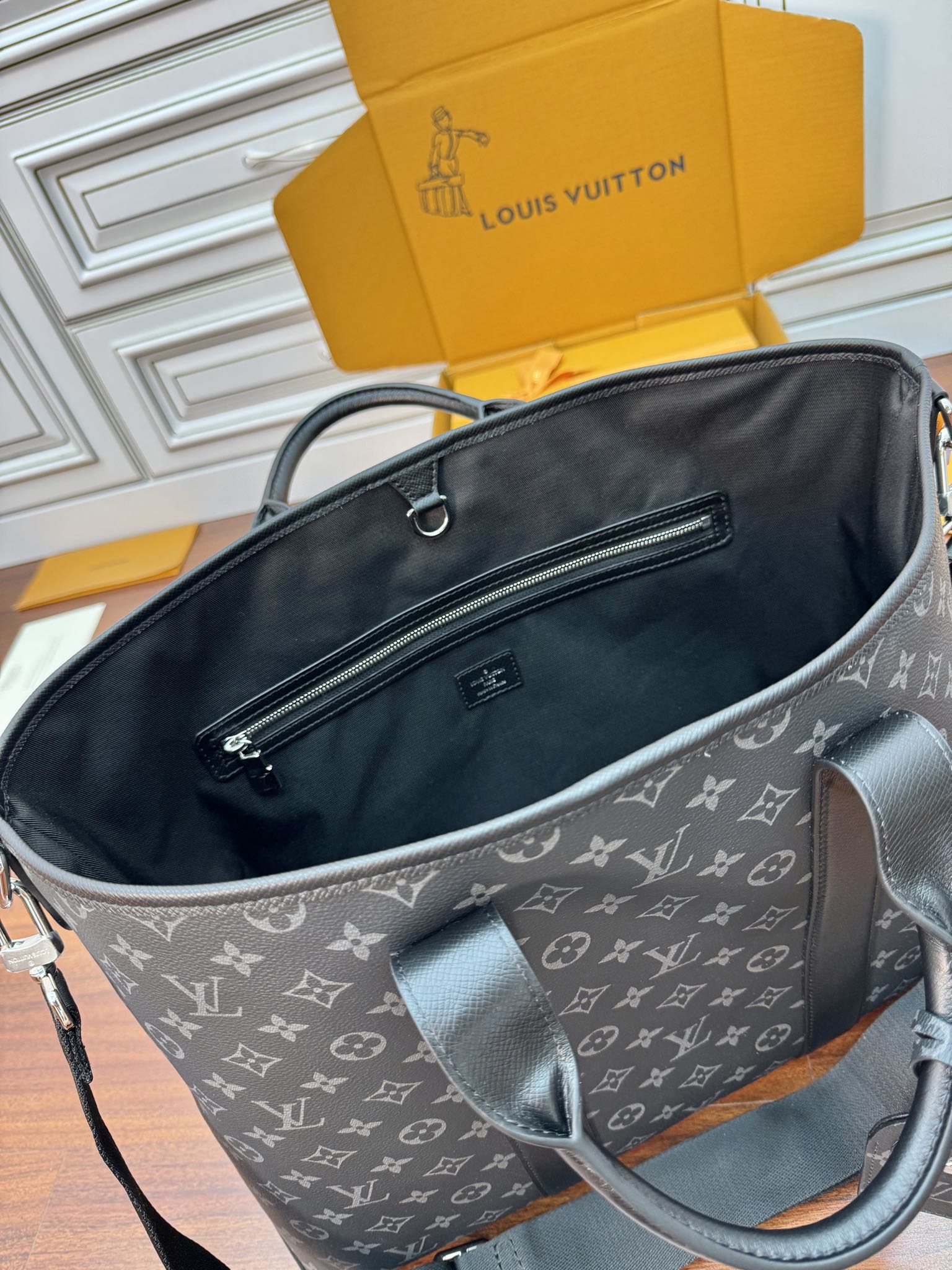 LV Bag 20