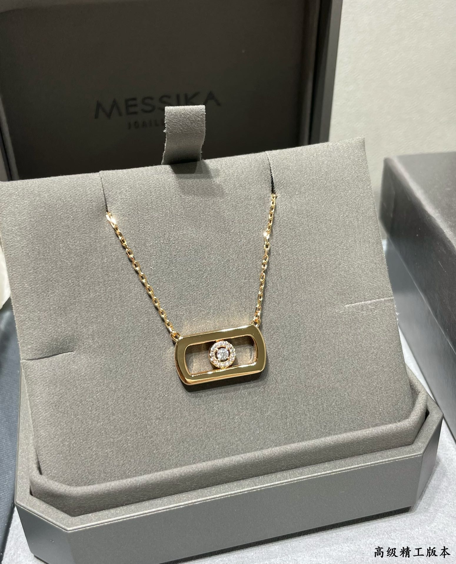 Move Necklace with One Big Diamond