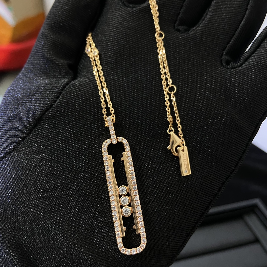 Move Necklace with Three Big Diamonds