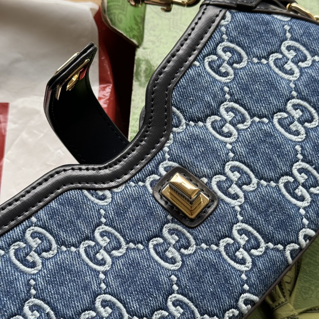 G*u*i moon side bag