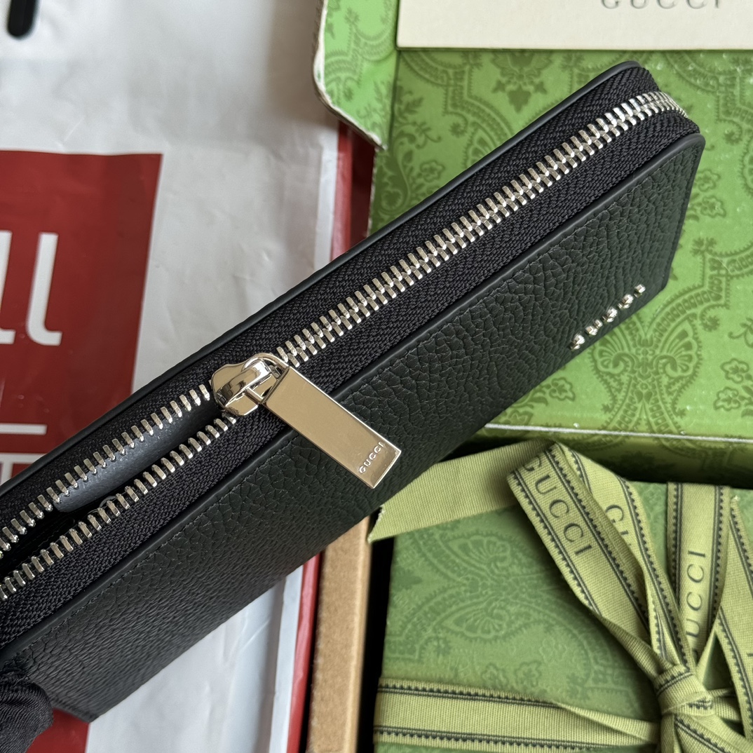 G*u*i logo wallet