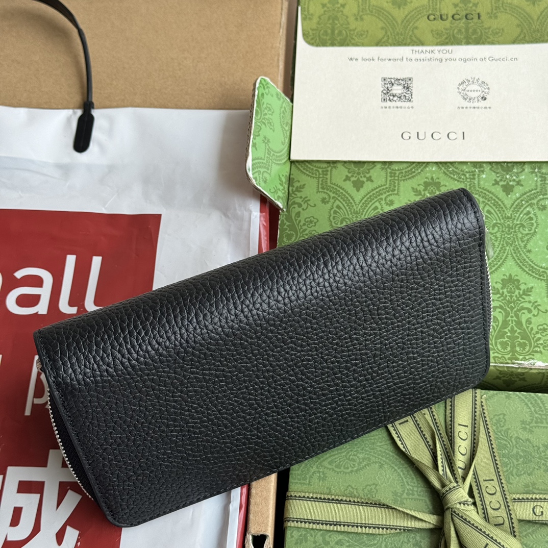 G*u*i logo wallet