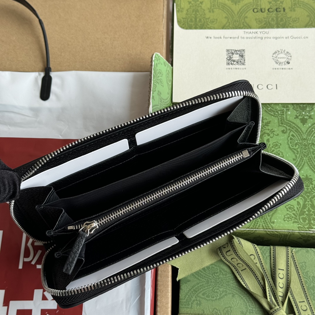 G*u*i logo wallet