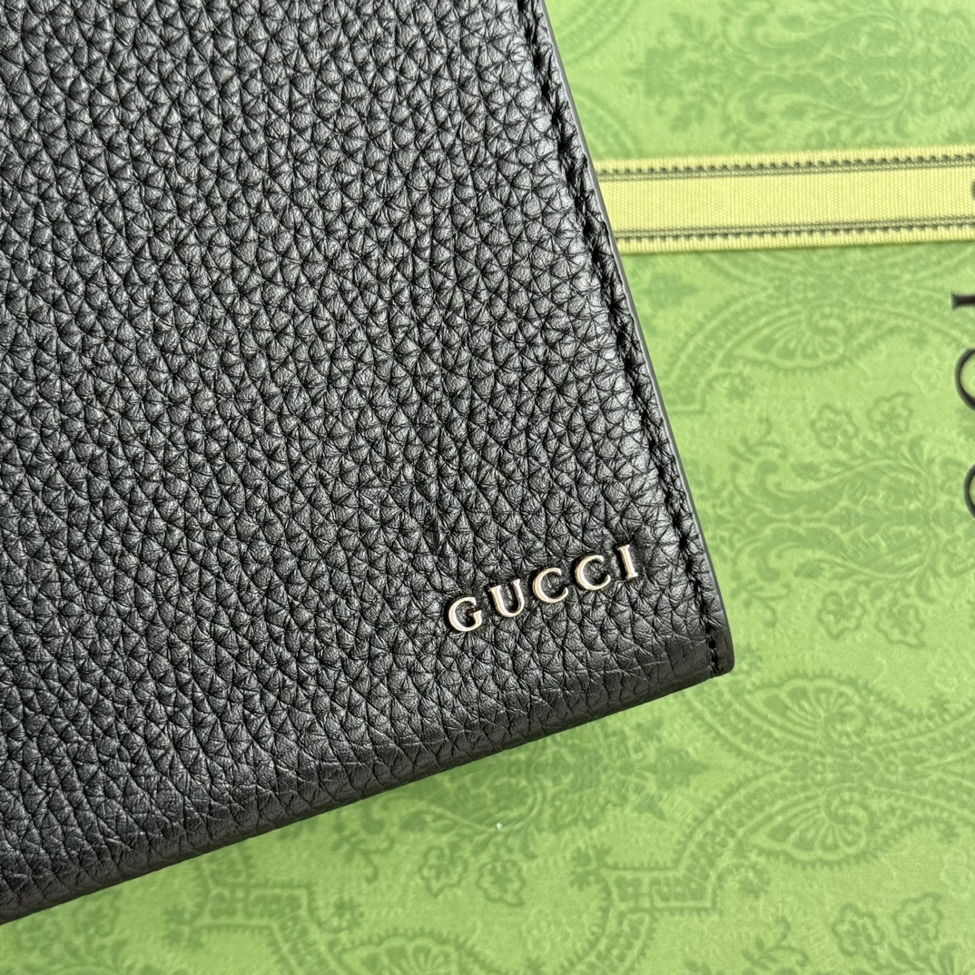 G*u*i logo bag