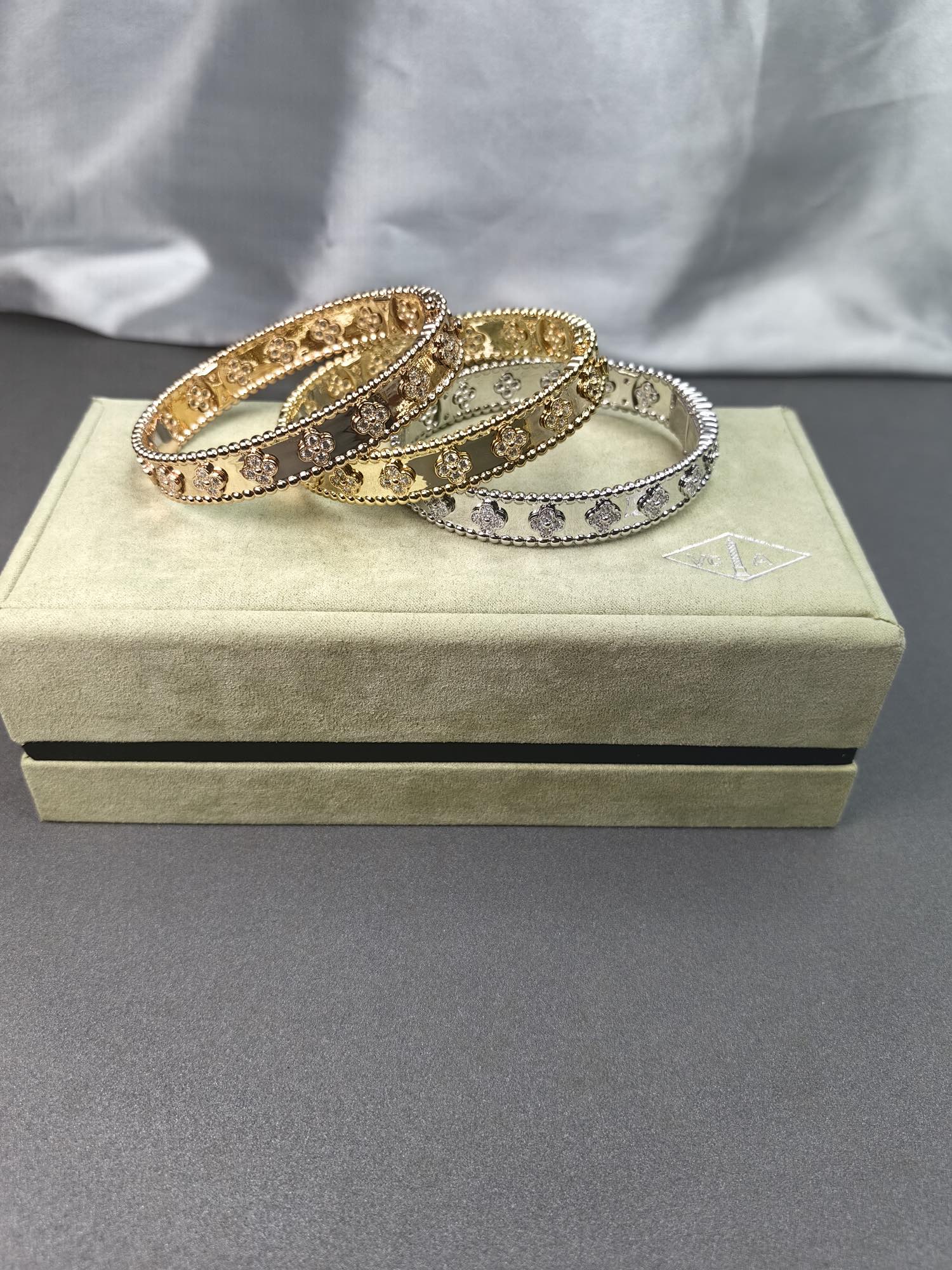 Kaleidoscope Bracelet with Full Diamonds