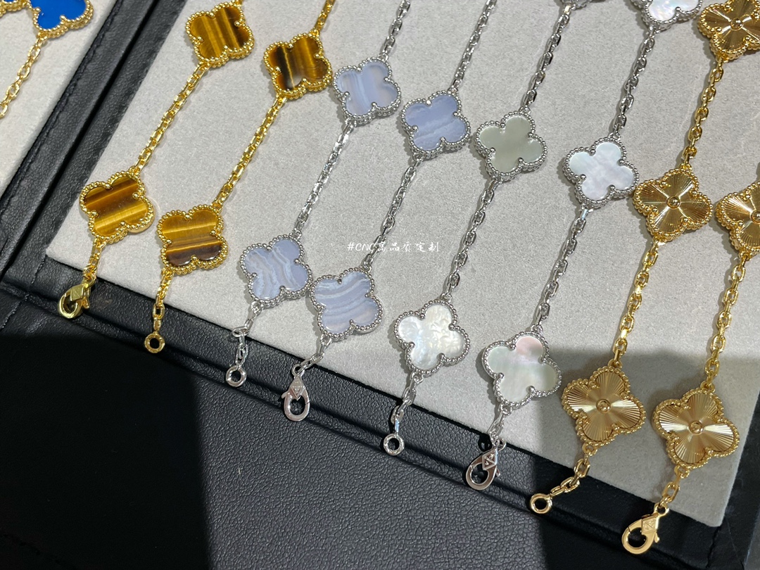 10 Motif Necklace Collection