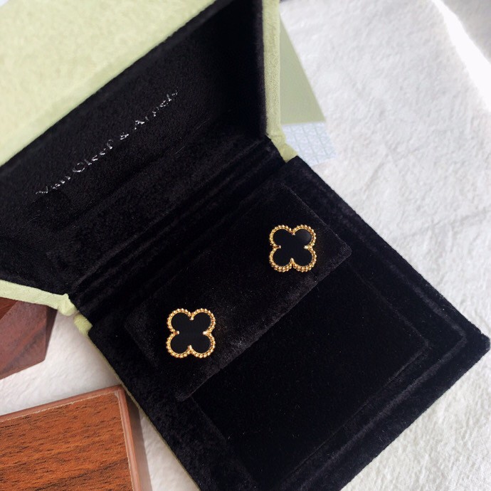 Sweet Alhambra Onyx Earrings