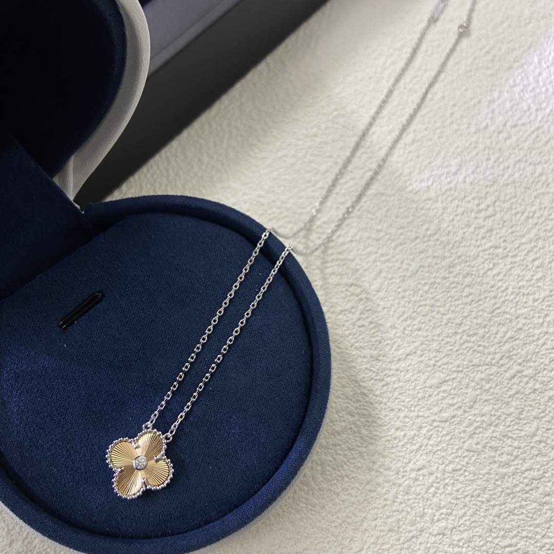 Holiday Alhambra Pendant 2024 in Guilloche Necklace