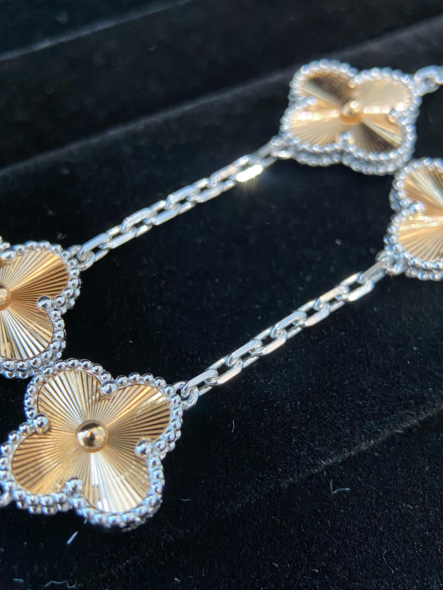 Holiday Alhambra 5 Motif Bracelet 2024