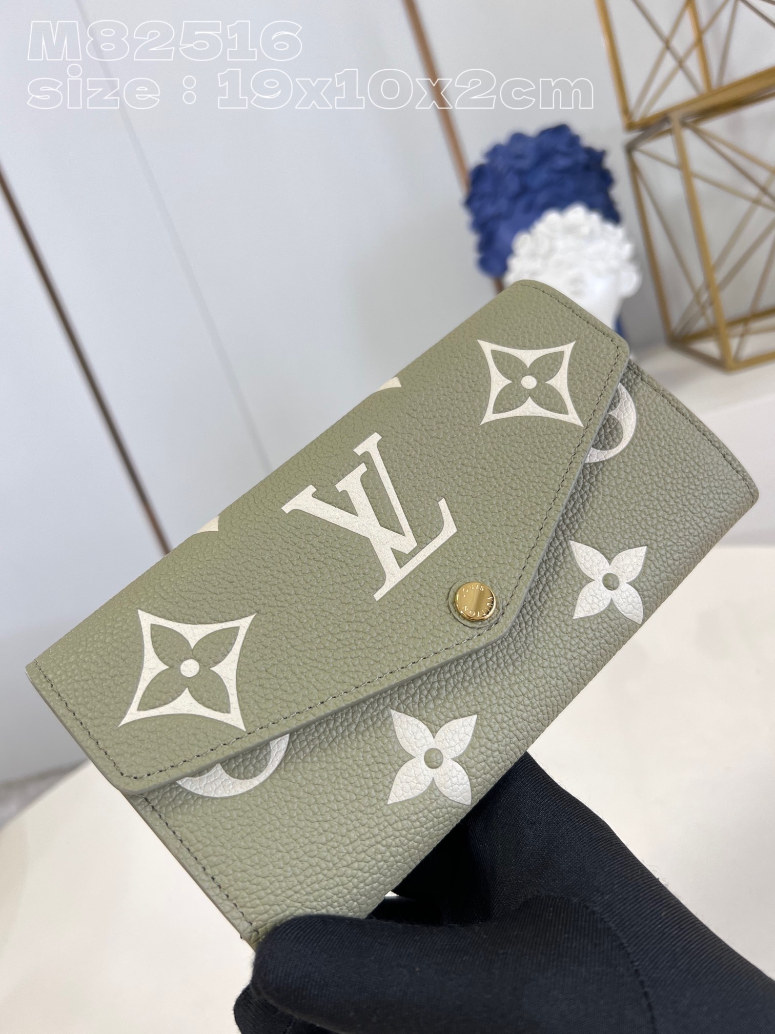 l0*is V*t0n m82516 green the l0*is V*t0n sarah bag is crafted in colorful monogram empreinte
