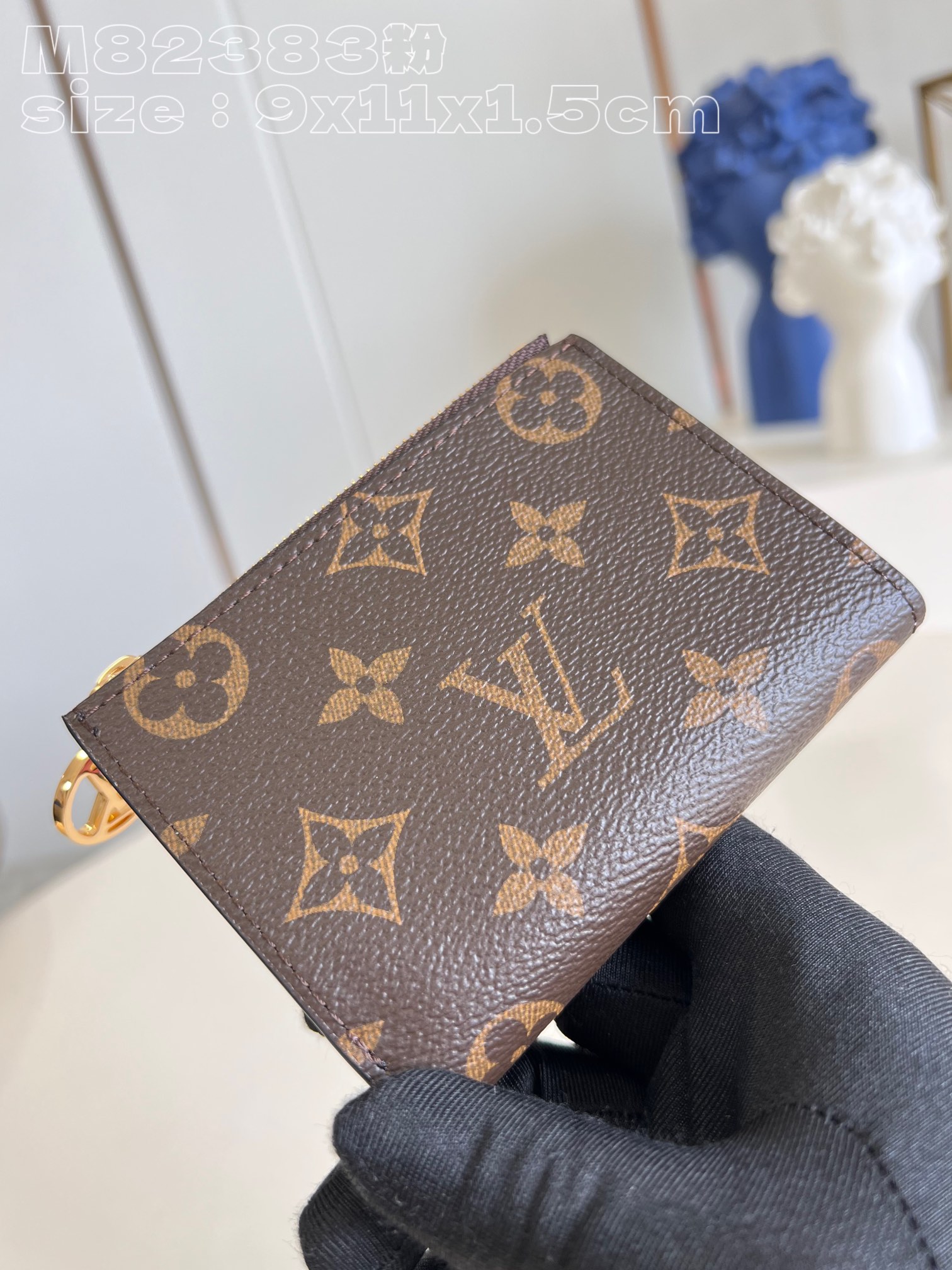 l0*is V*t0n m82383 pink portefeuille lisa is made of monogram canvas and lined with colorful