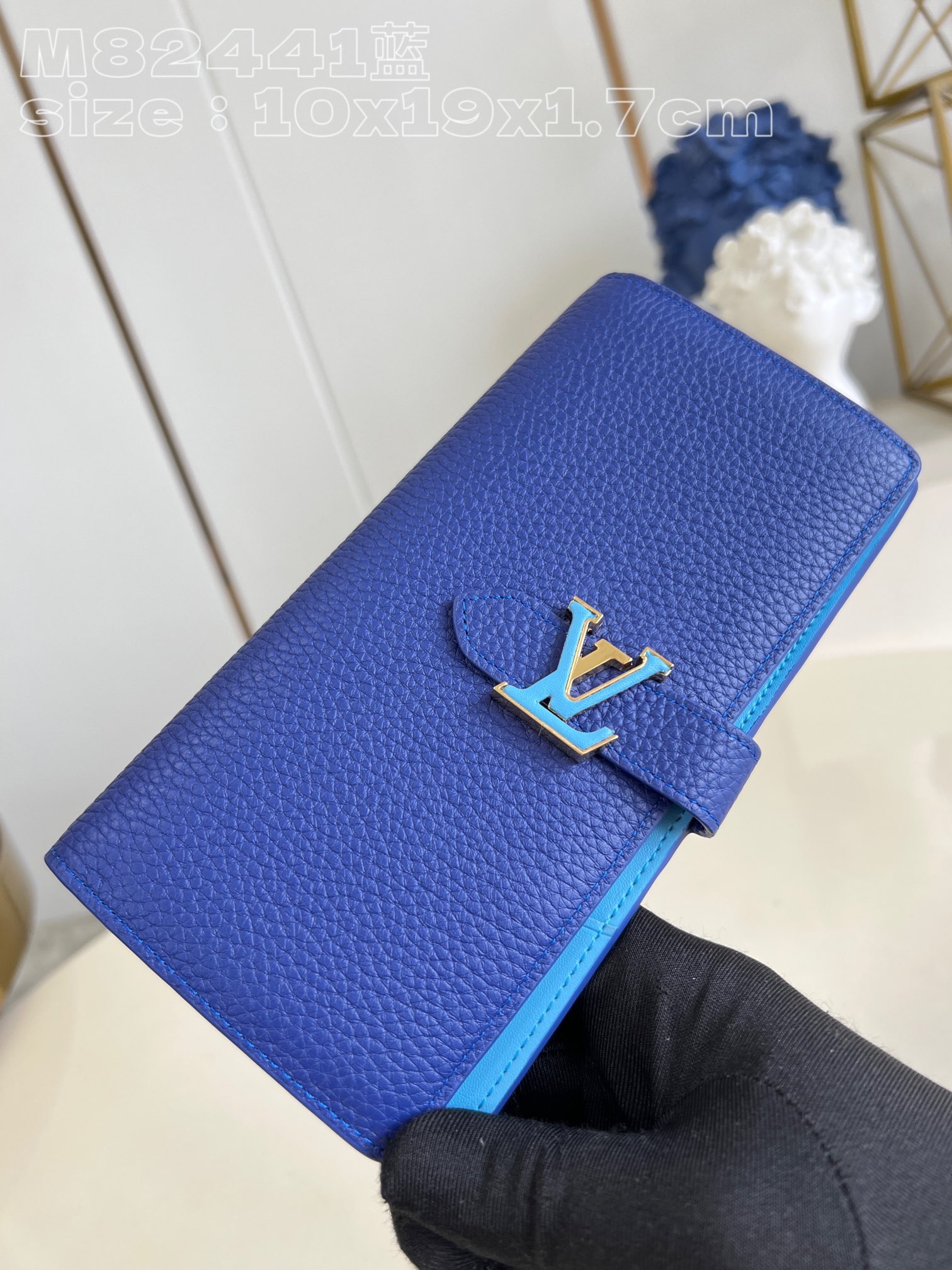 l0*is v*t0n m82441 blue lv vertical wallet in S*pple grained taurillon leather