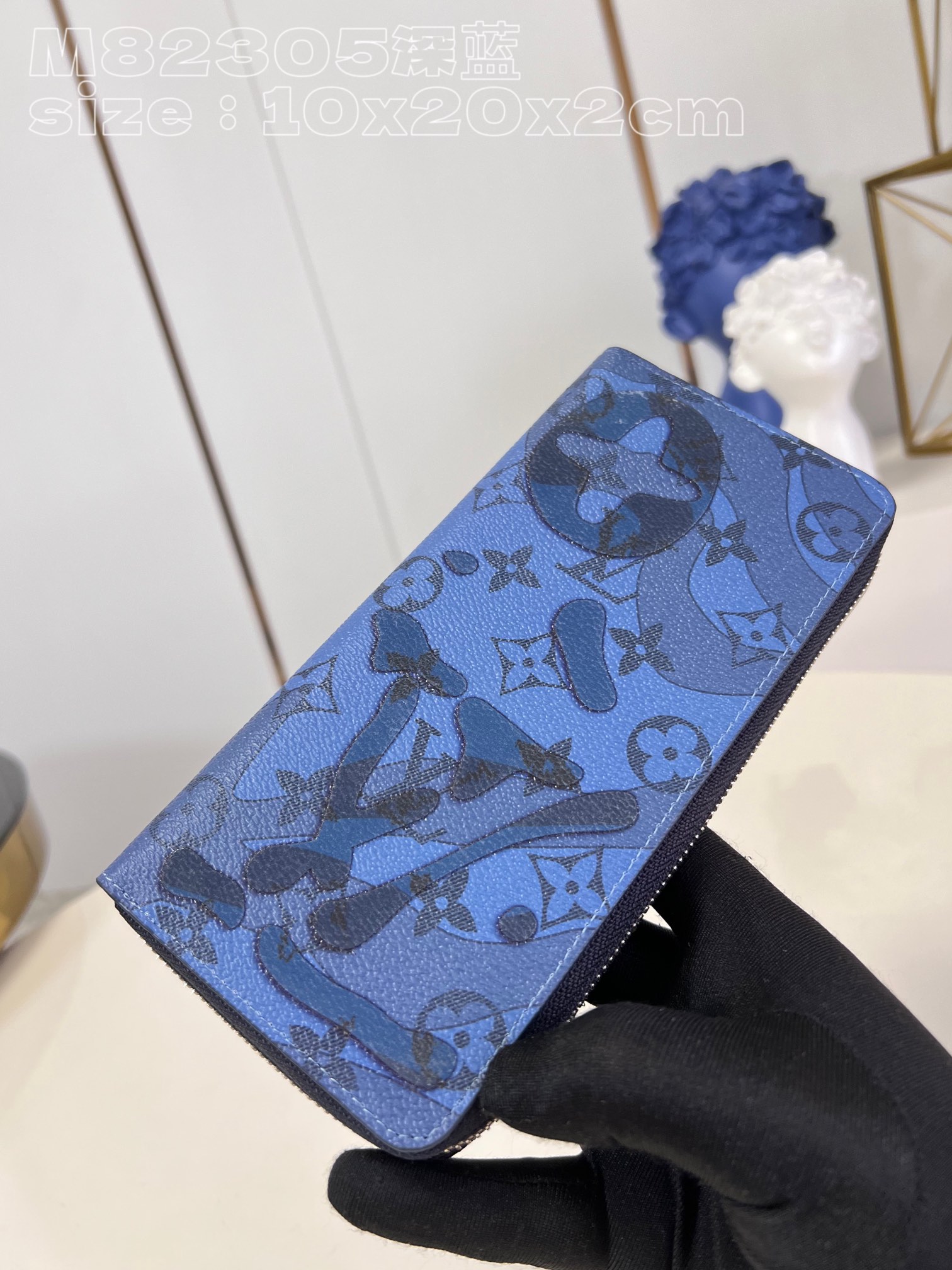 l0*is V*t0n m82305 navy zippy vertical wallet in monogram aquagarden canvas