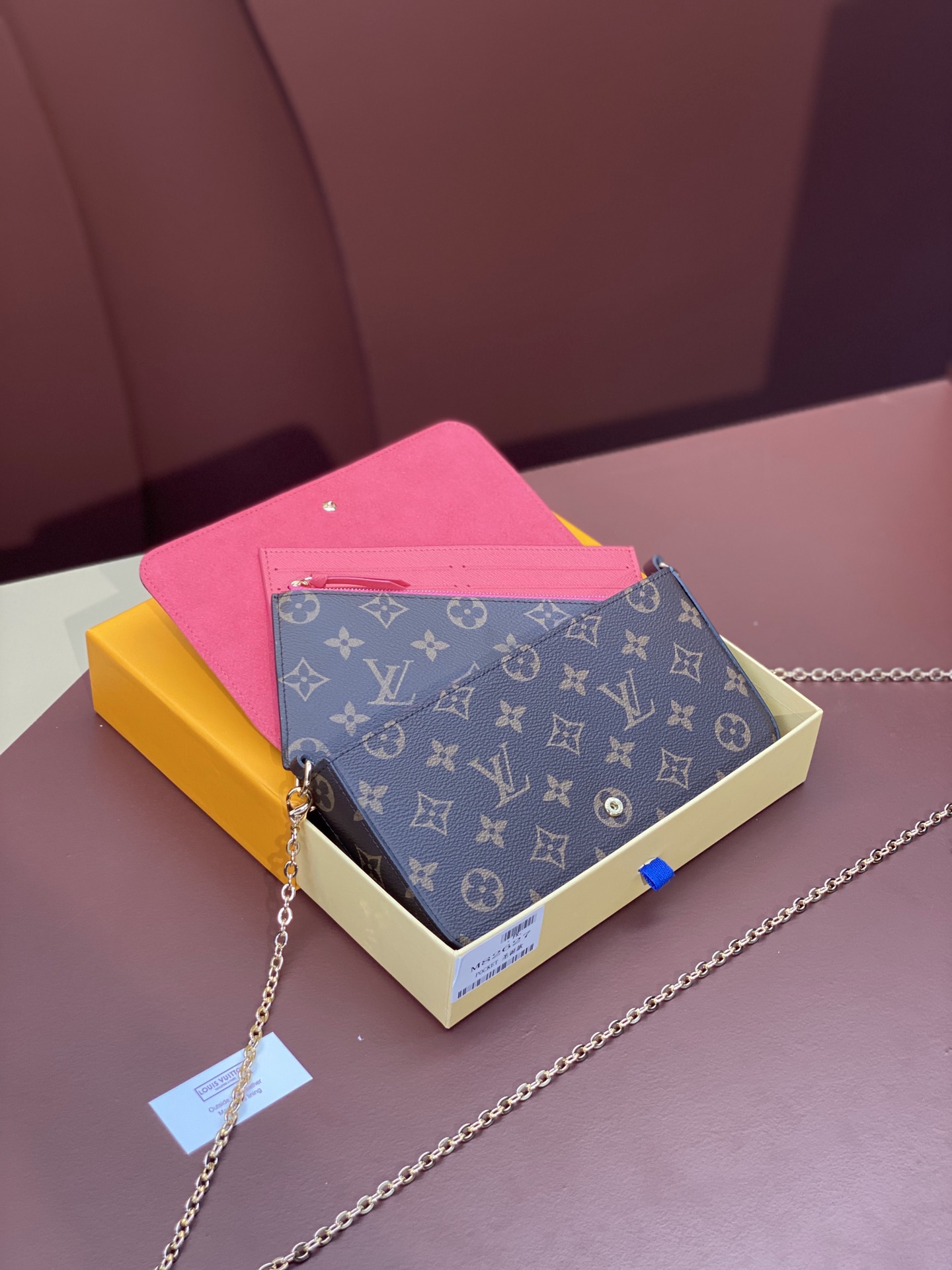 l0*is V*t0n the m82627 three-piece felicie bag is an elegant and luxurious bag with two removable