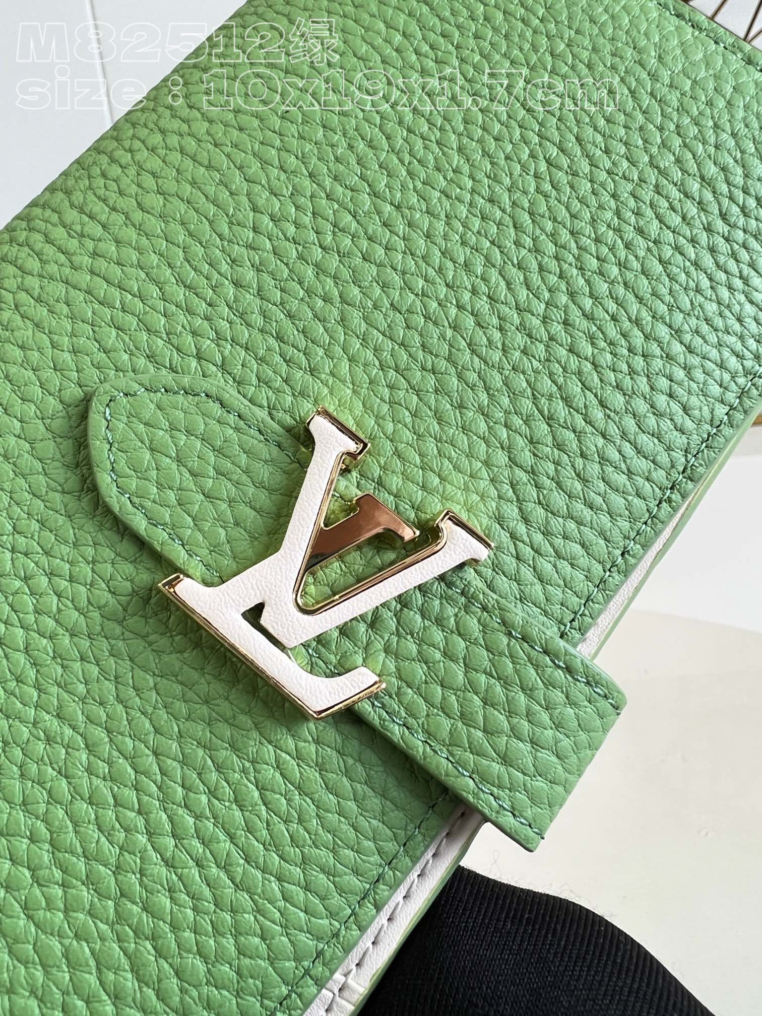 l0*is v*t0n m82512 green lv vertical wallet in S*pple grained taurillon leather