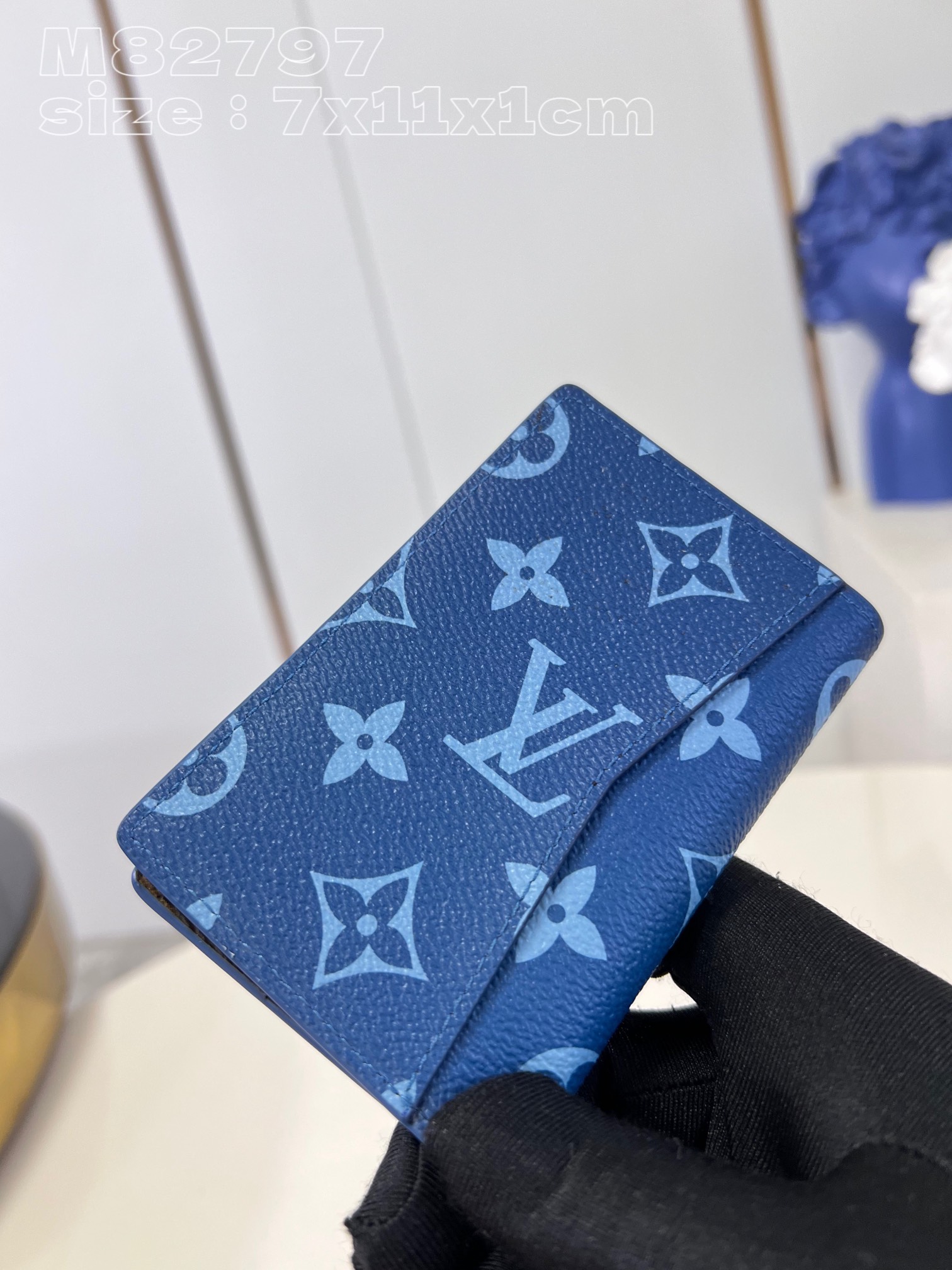 l0*is V*t0n m82797 blue m82796 pocket wallet in monogram-coated canvas with a color-blocked